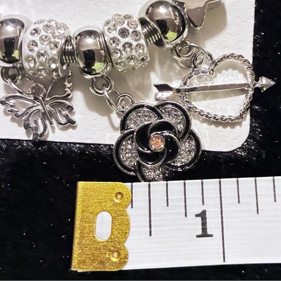 🆕 Isabella Silver Charm Bracelet with Elegant Design - Picture 6 of 7